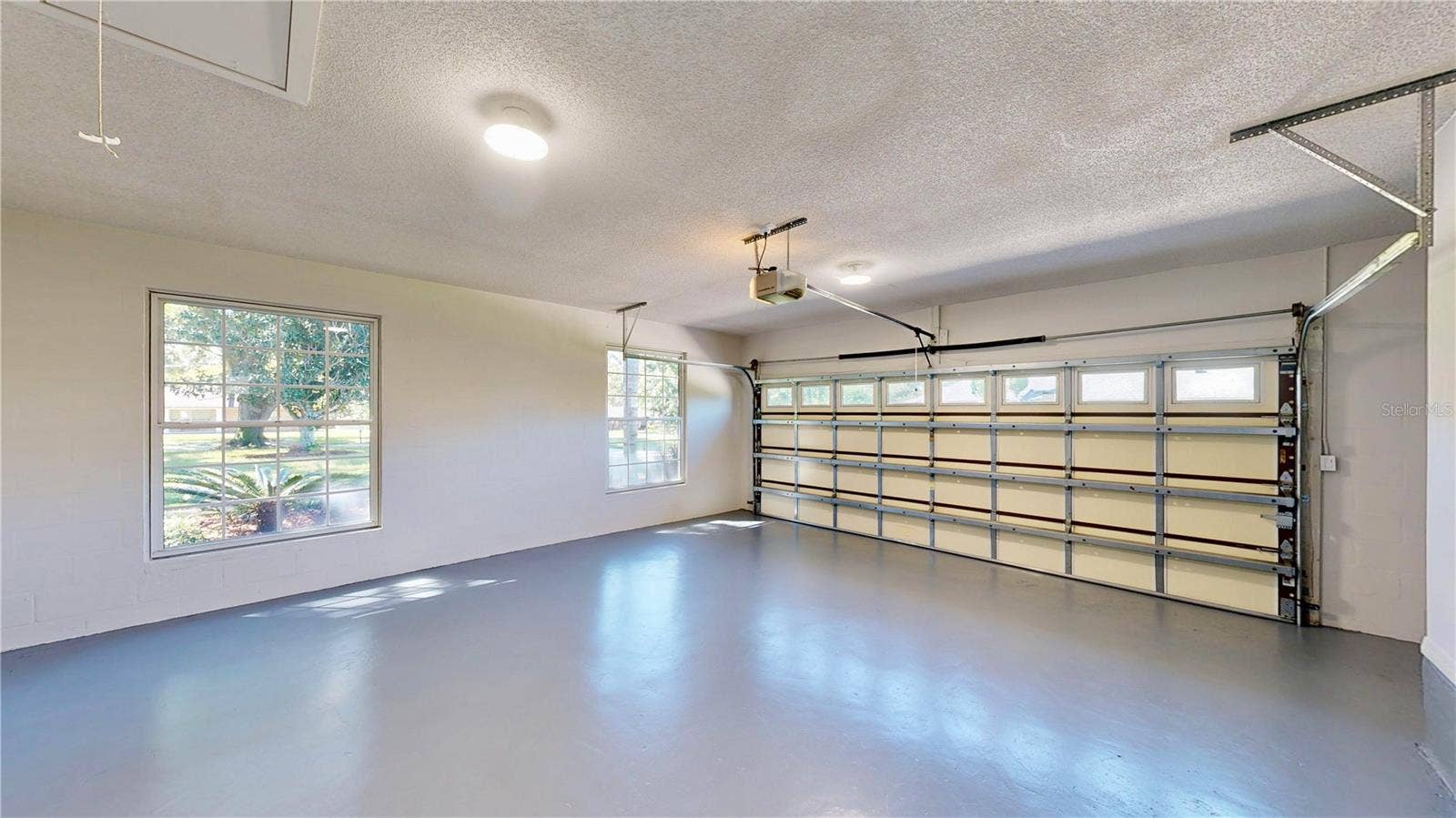 Garage 1 of 2
