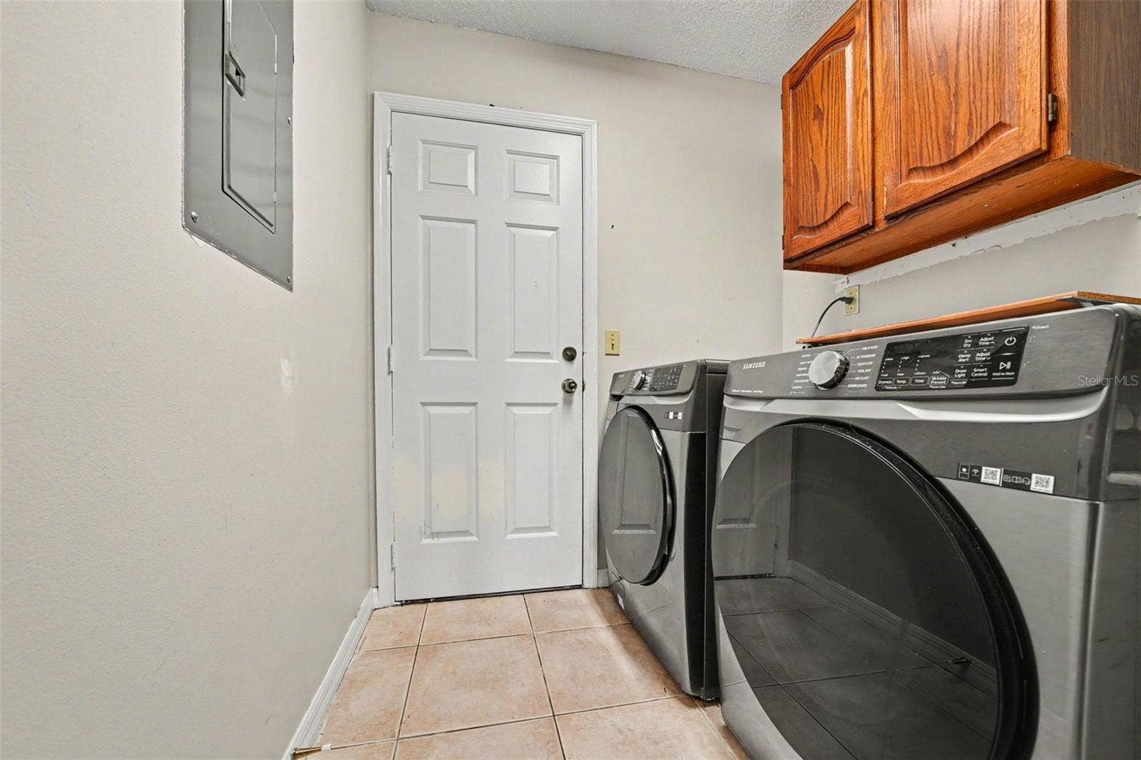 725 WAYWOOD AVENUE, Orlando, FL 32825 725 WAYWOOD AVENUE, Orlando, FL 32825