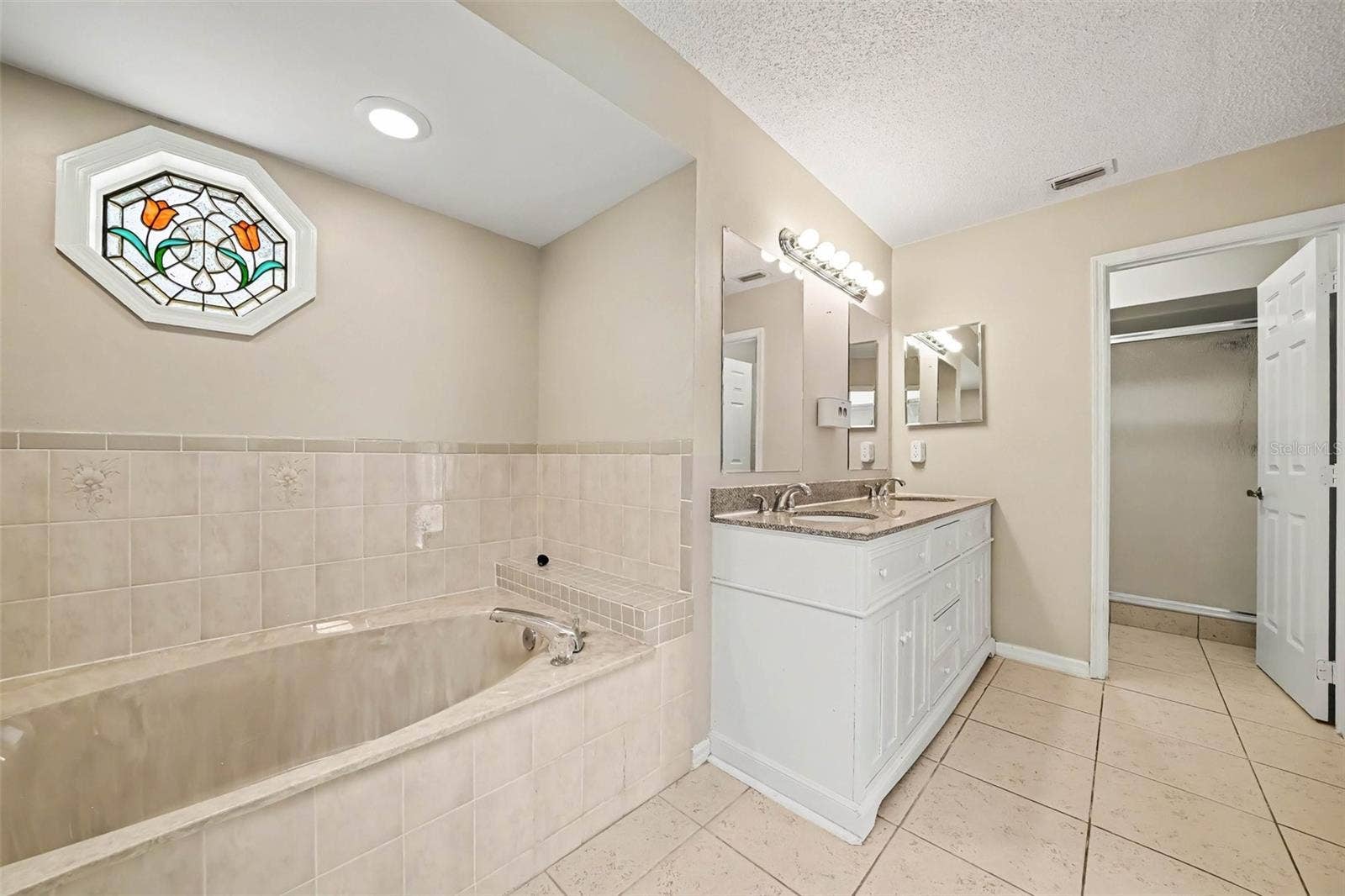 725 WAYWOOD AVENUE, Orlando, FL 32825 725 WAYWOOD AVENUE, Orlando, FL 32825