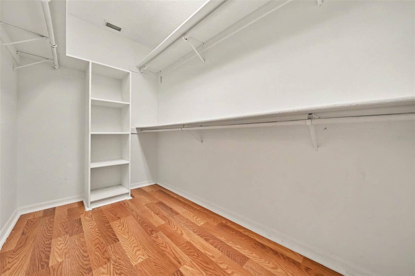 725 WAYWOOD AVENUE, Orlando, FL 32825 725 WAYWOOD AVENUE, Orlando, FL 32825