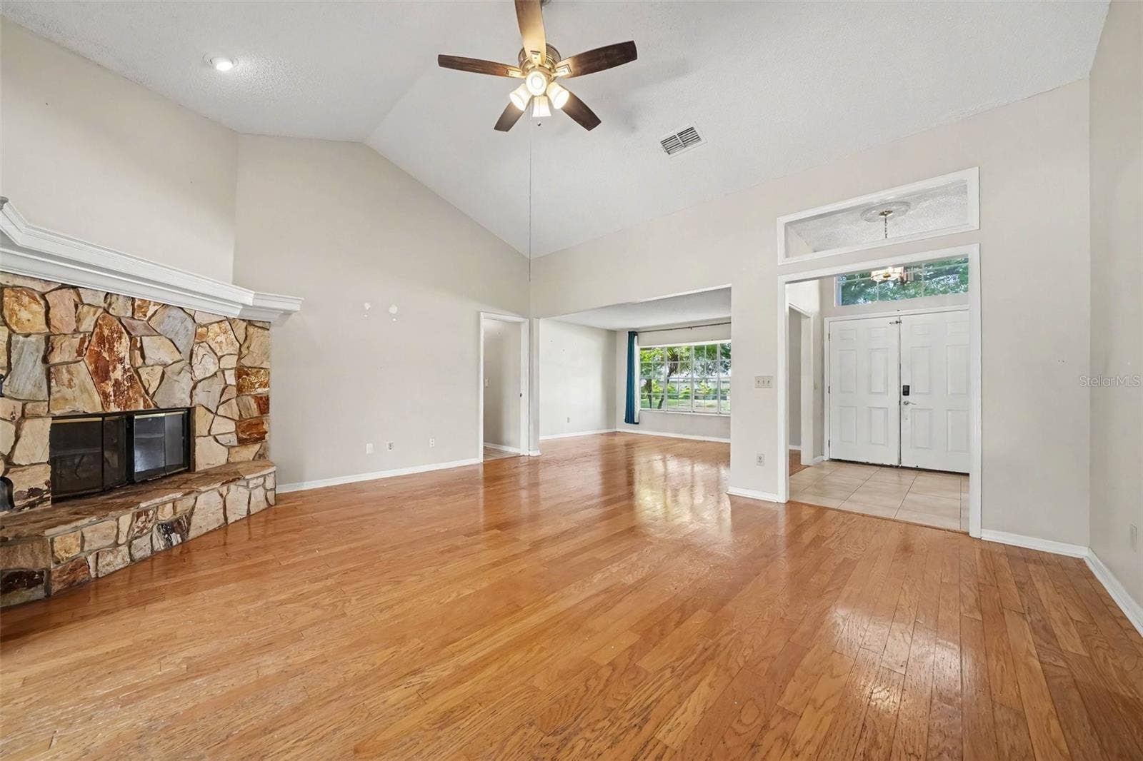 725 WAYWOOD AVENUE, Orlando, FL 32825 725 WAYWOOD AVENUE, Orlando, FL 32825