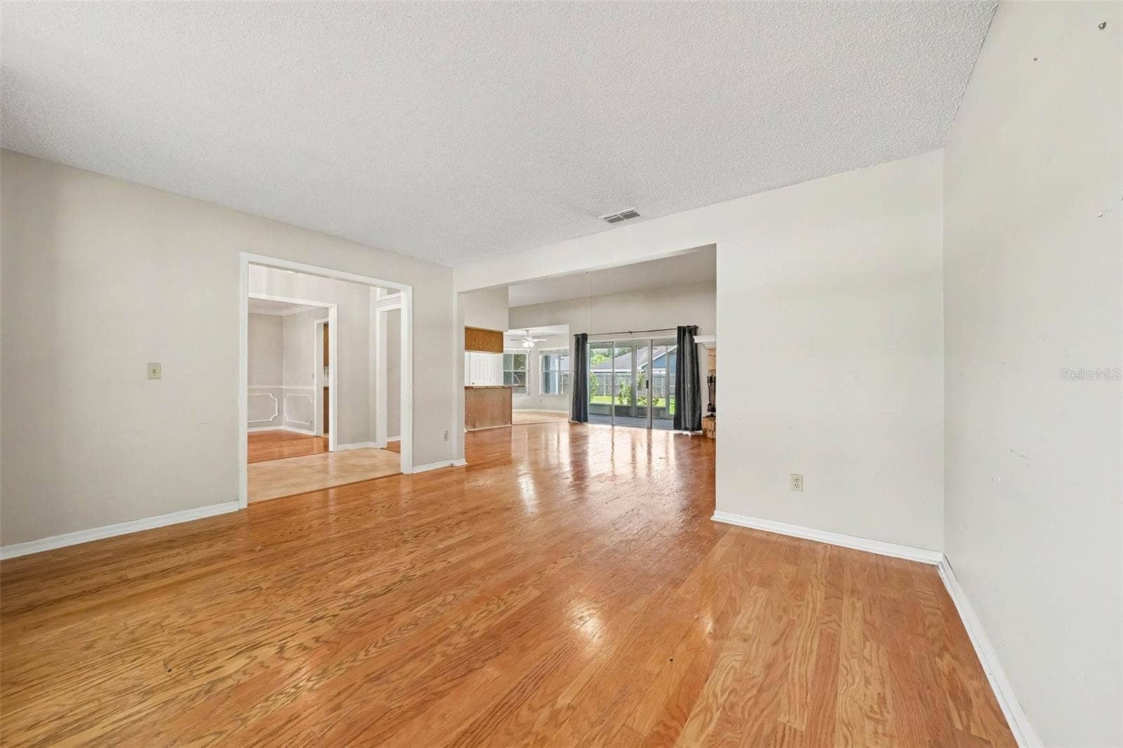 725 WAYWOOD AVENUE, Orlando, FL 32825 725 WAYWOOD AVENUE, Orlando, FL 32825