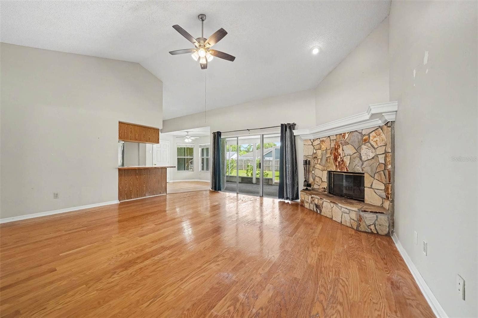725 WAYWOOD AVENUE, Orlando, FL 32825 725 WAYWOOD AVENUE, Orlando, FL 32825