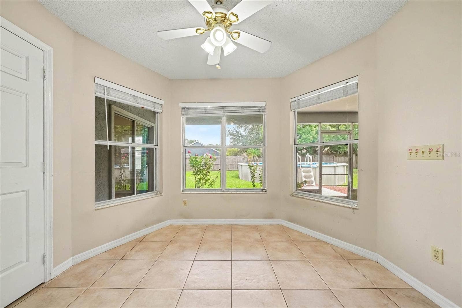 725 WAYWOOD AVENUE, Orlando, FL 32825 725 WAYWOOD AVENUE, Orlando, FL 32825