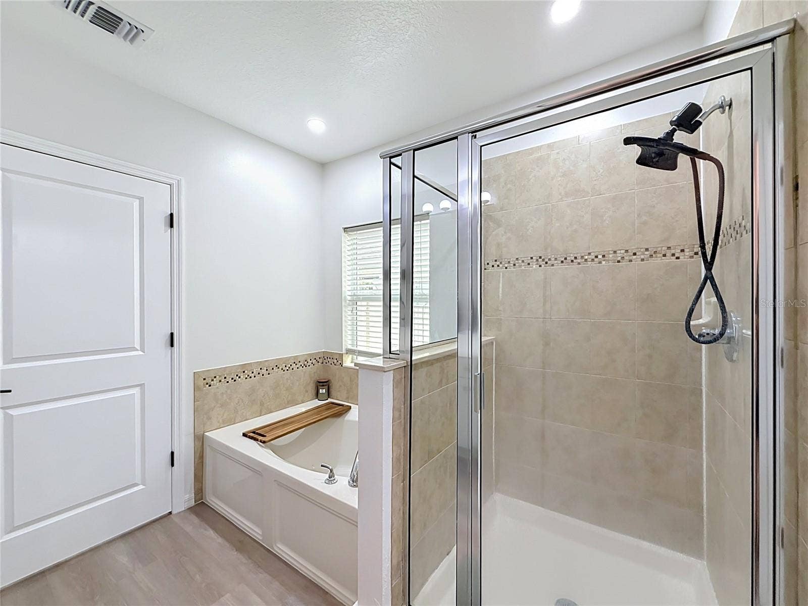 23648 COMPANERO DRIVE, Sorrento, FL 32776