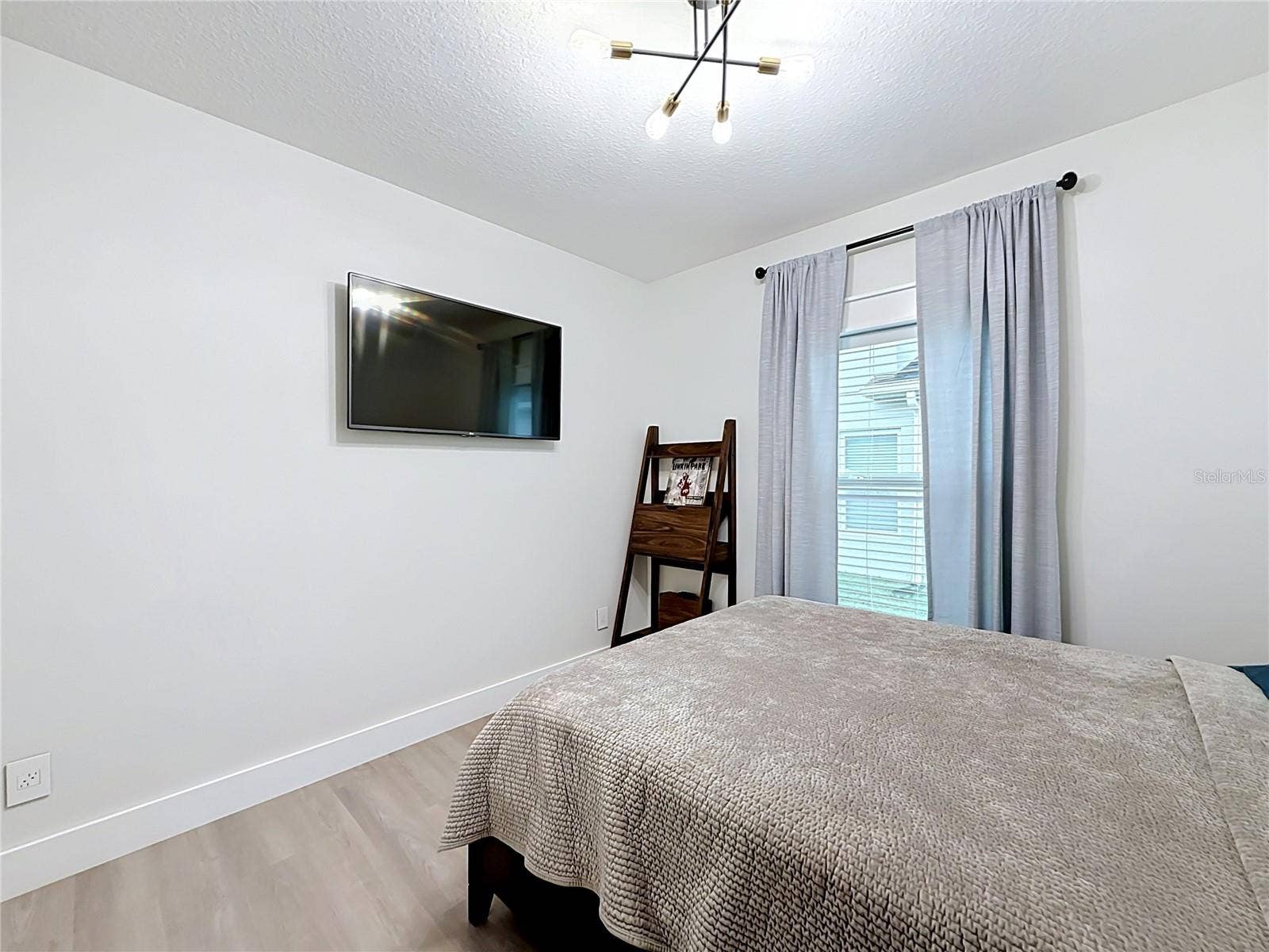23648 COMPANERO DRIVE, Sorrento, FL 32776