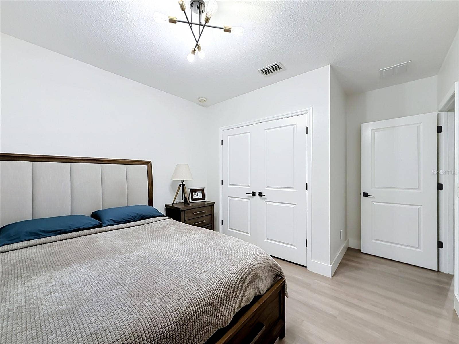 23648 COMPANERO DRIVE, Sorrento, FL 32776