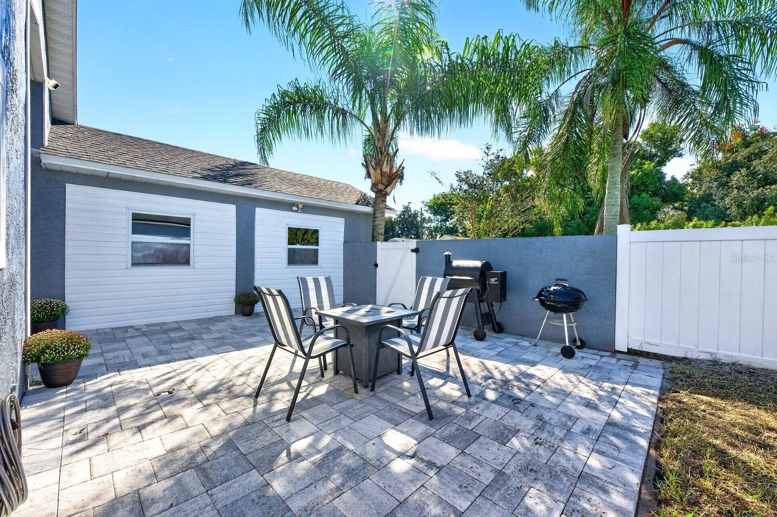 9807 PINEY POINT CIRCLE, Orlando, FL 32825 The private courtyard entry welccomes you home!