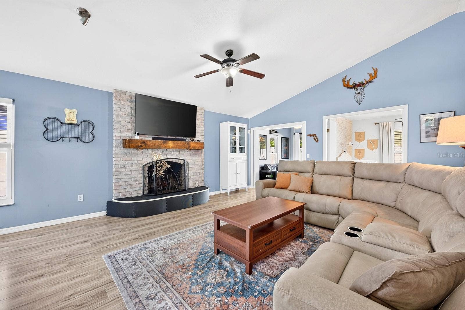9807 PINEY POINT CIRCLE, Orlando, FL 32825 Living area is complete with a fireplace.