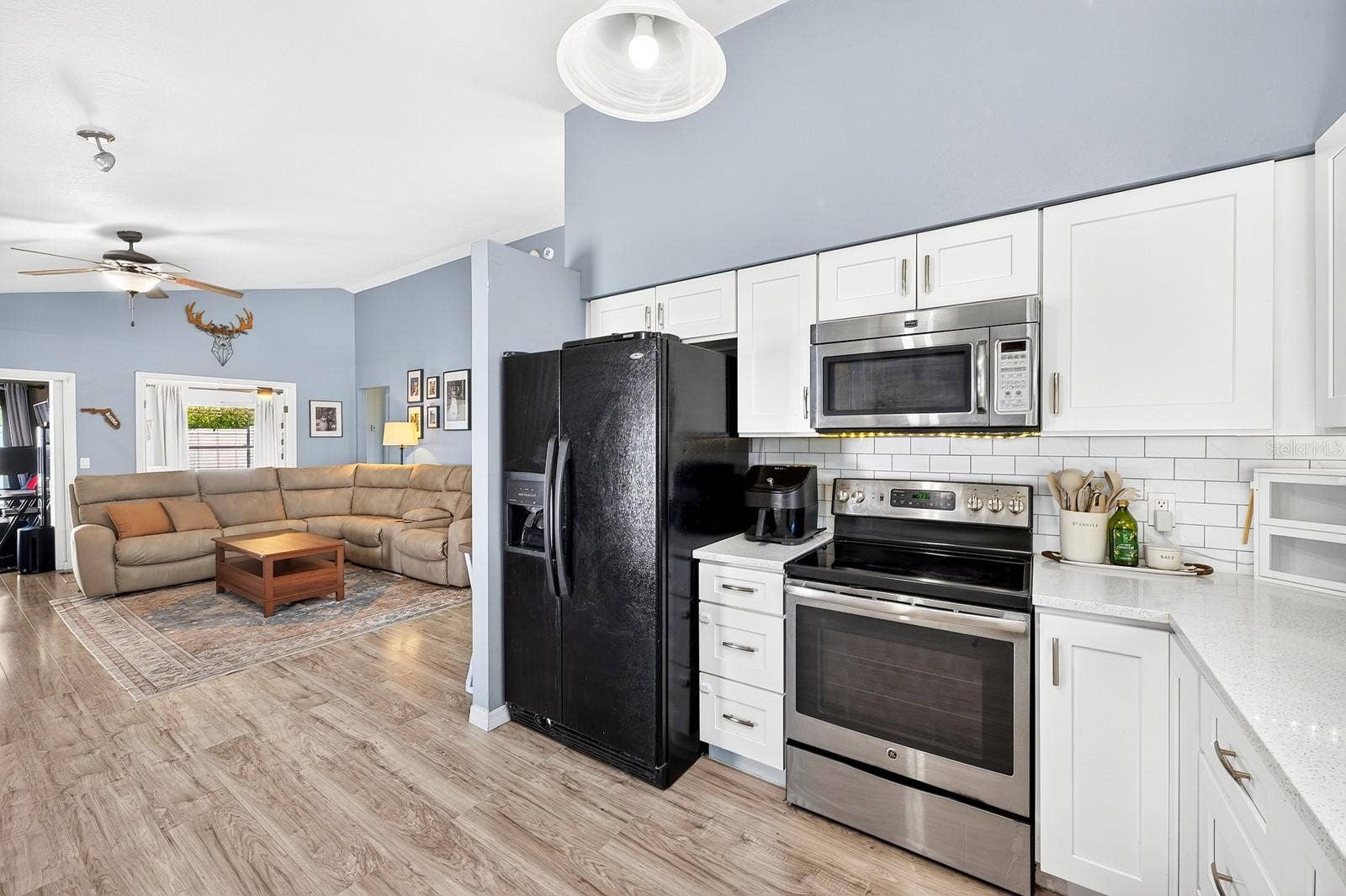 9807 PINEY POINT CIRCLE, Orlando, FL 32825 Open Kitchen.