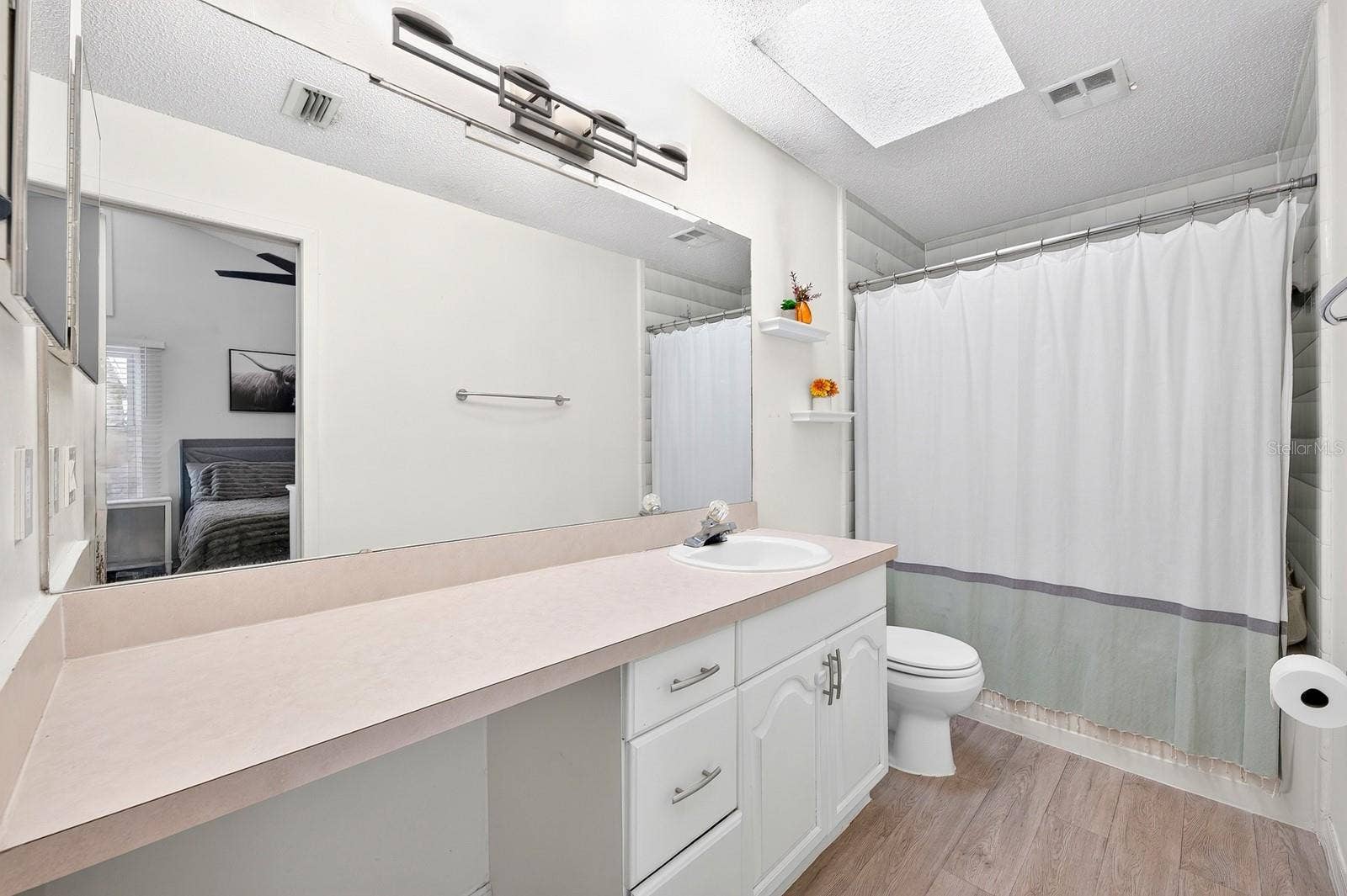 9807 PINEY POINT CIRCLE, Orlando, FL 32825 Primary en-suite bath.