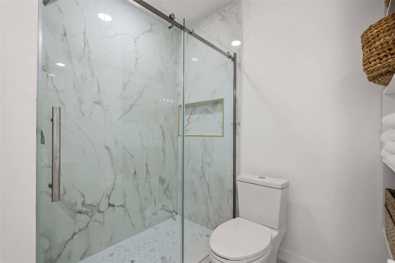 627 CLEARN COURT, Winter Springs, FL 32708 In-law suite bathroom