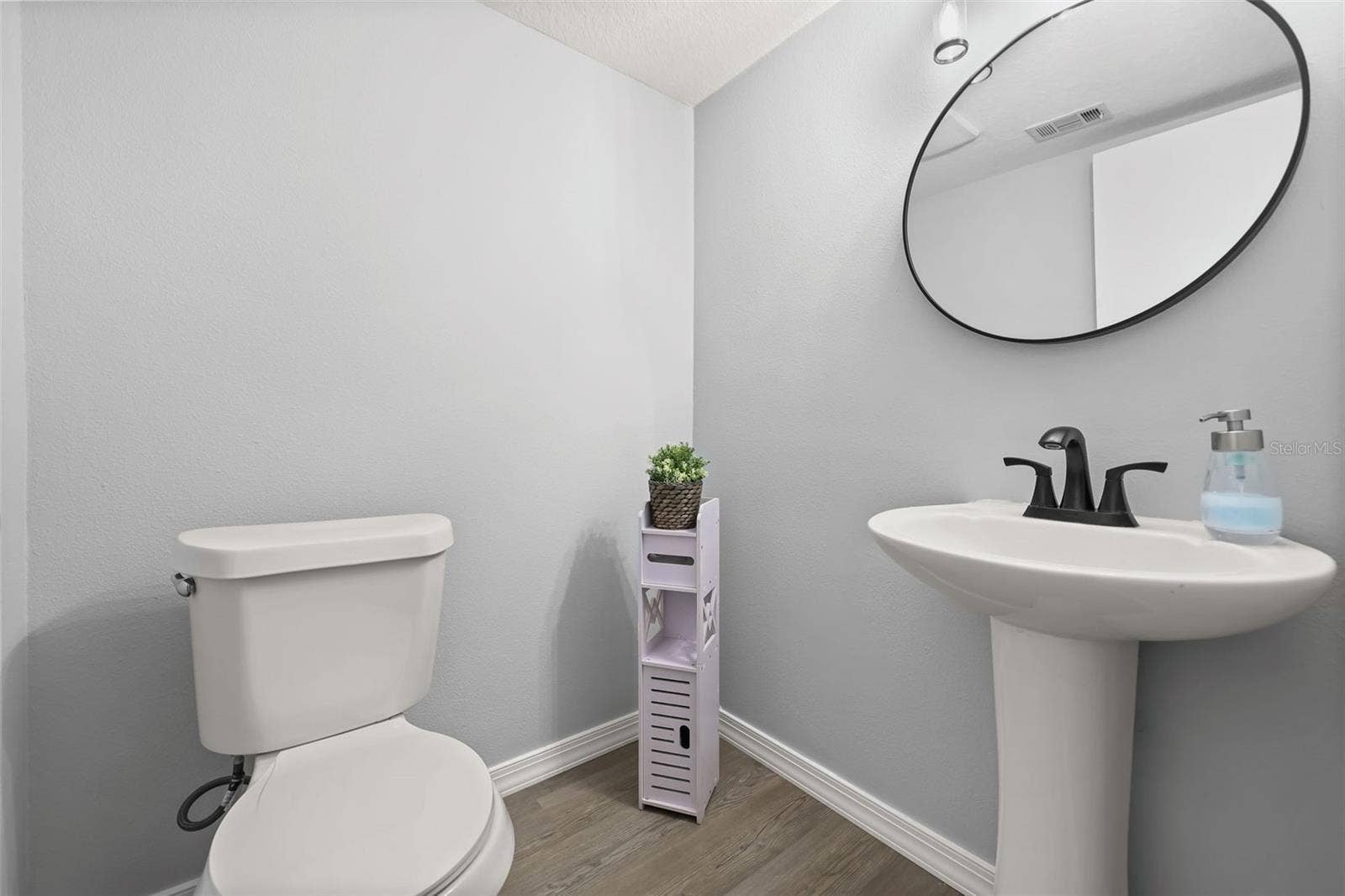 627 CLEARN COURT, Winter Springs, FL 32708 Downstairs half bathroom