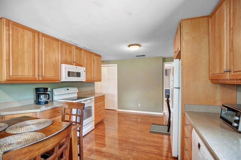 109 PINE NEEDLE LANE, Altamonte Springs, FL 32714 Kitchen, solid wood cabinetry, eat in space