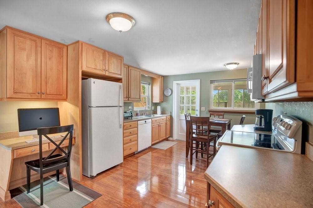 109 PINE NEEDLE LANE, Altamonte Springs, FL 32714 Kitchen, solid wood cabinetry, eat in space
