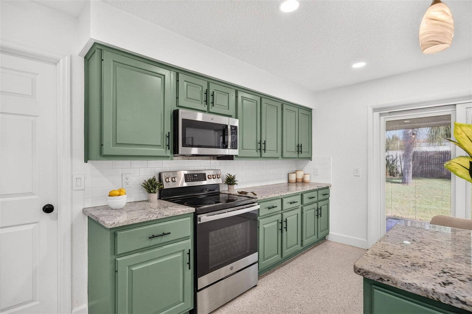 641 SHERWOOD DRIVE, Altamonte Springs, FL 32701 Kitchen