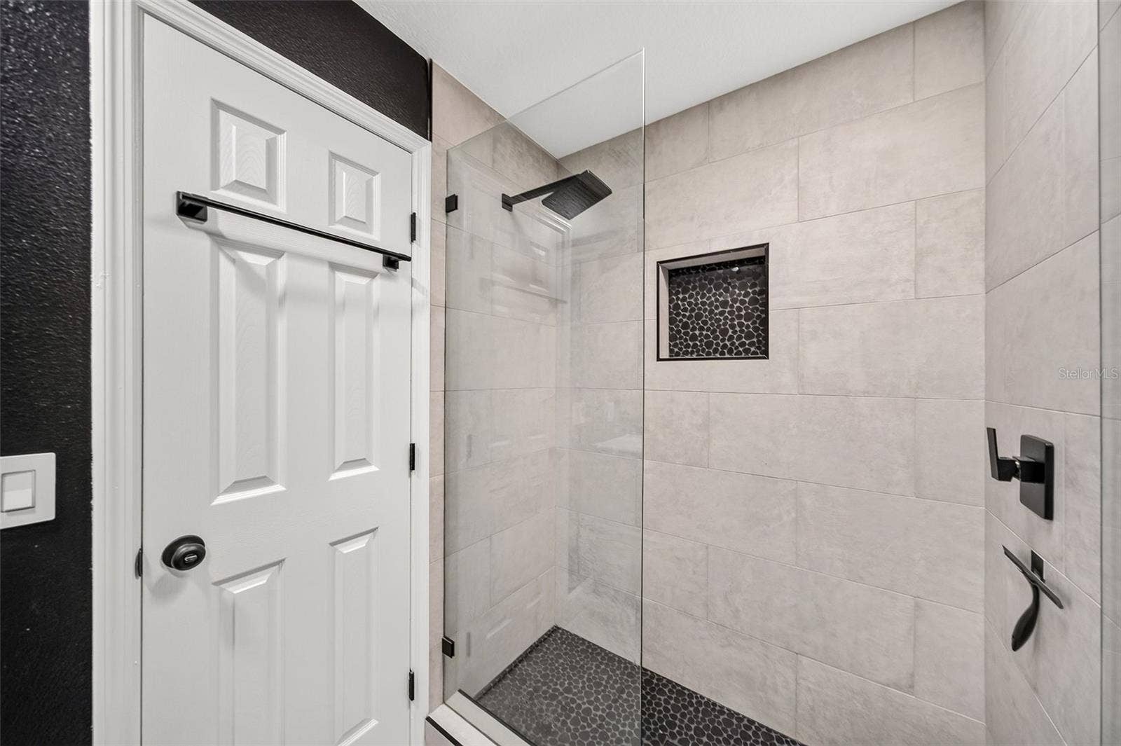 641 SHERWOOD DRIVE, Altamonte Springs, FL 32701 Shower in hall bath