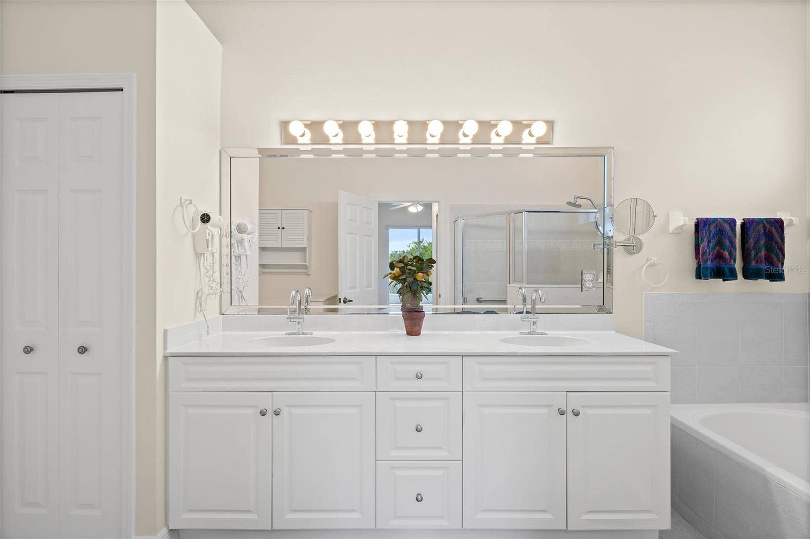 Dual Vanity