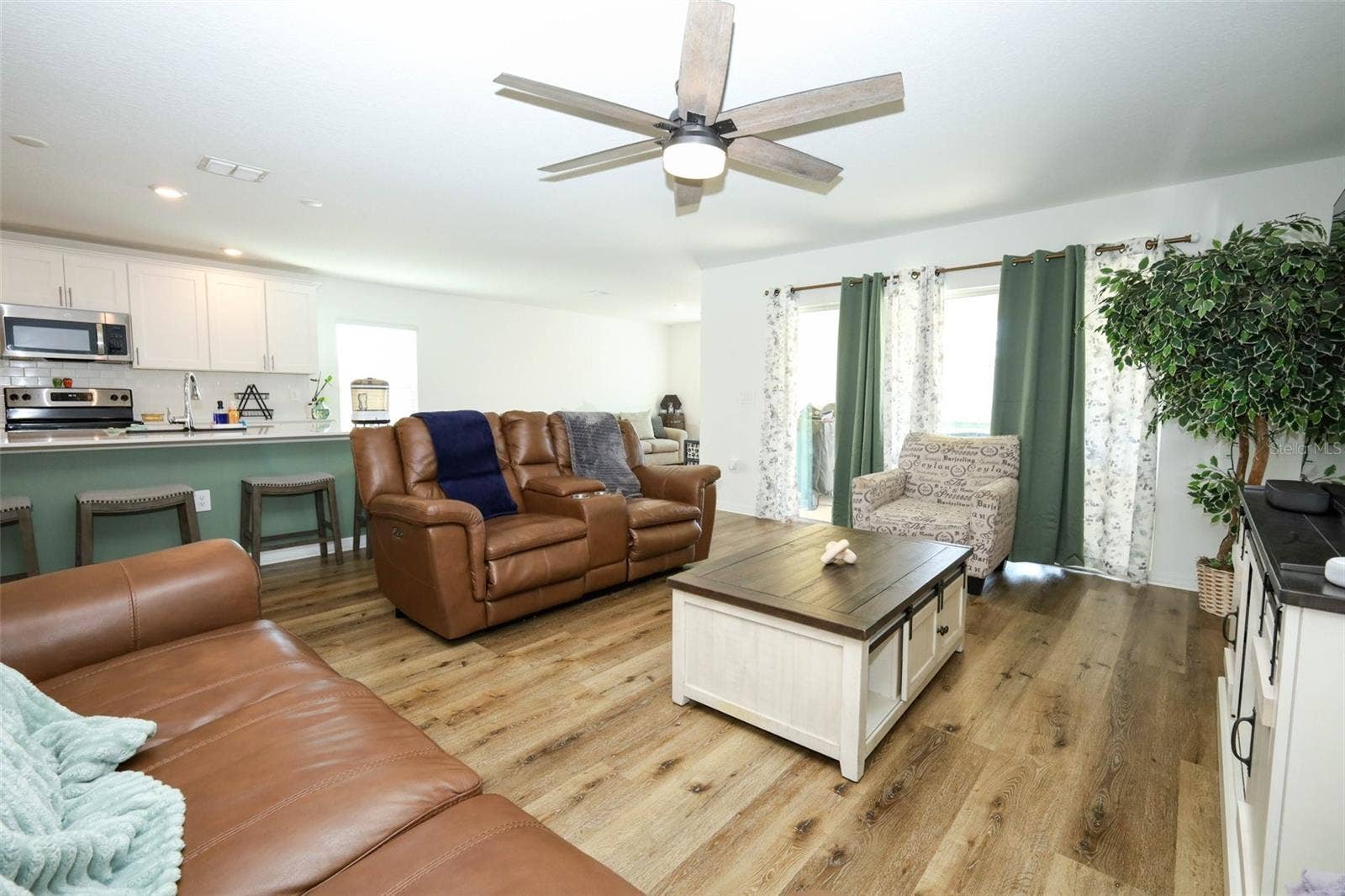 5325 RED CORAL CIRCLE, Mount Dora, FL 32757