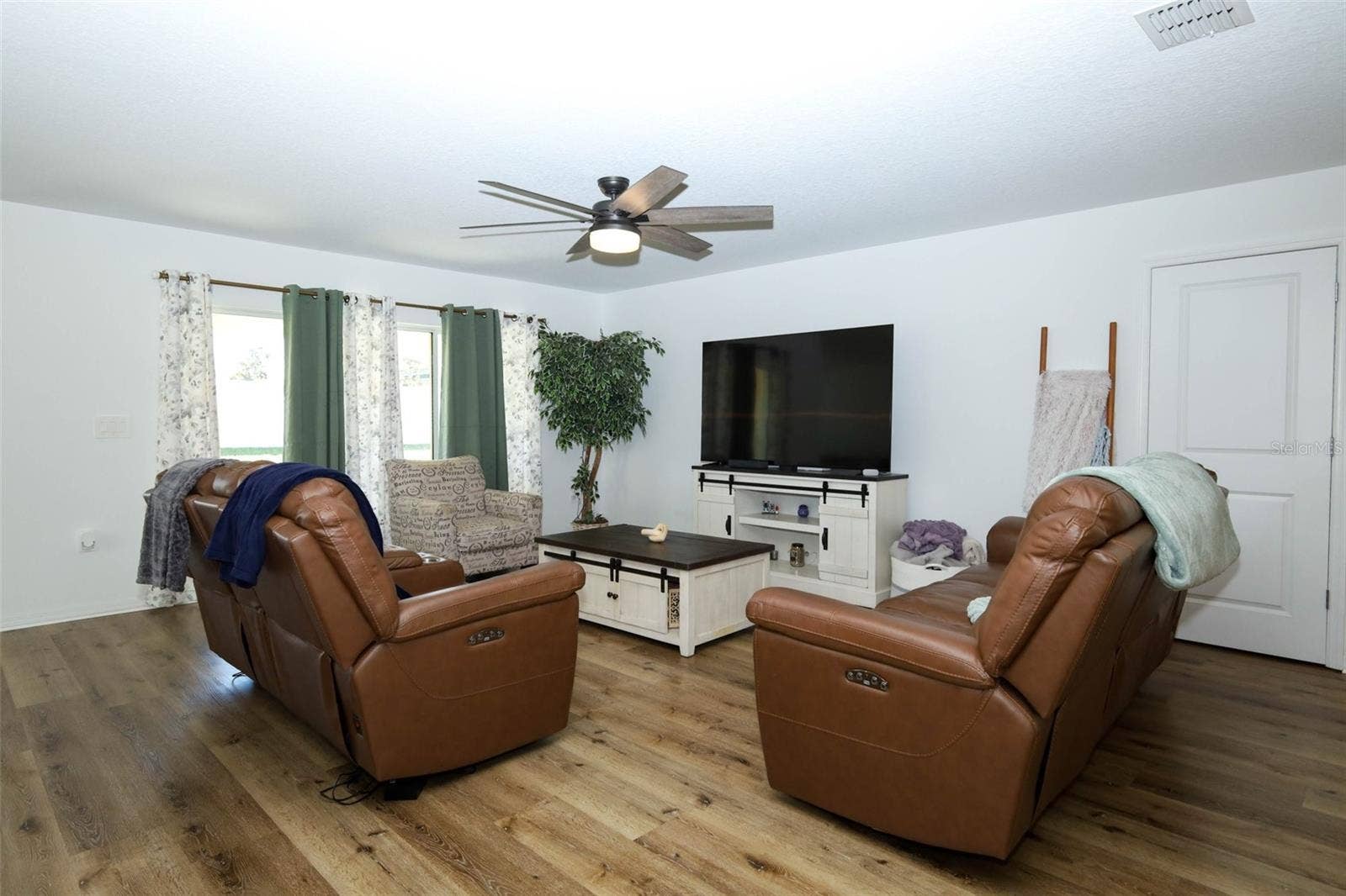 5325 RED CORAL CIRCLE, Mount Dora, FL 32757