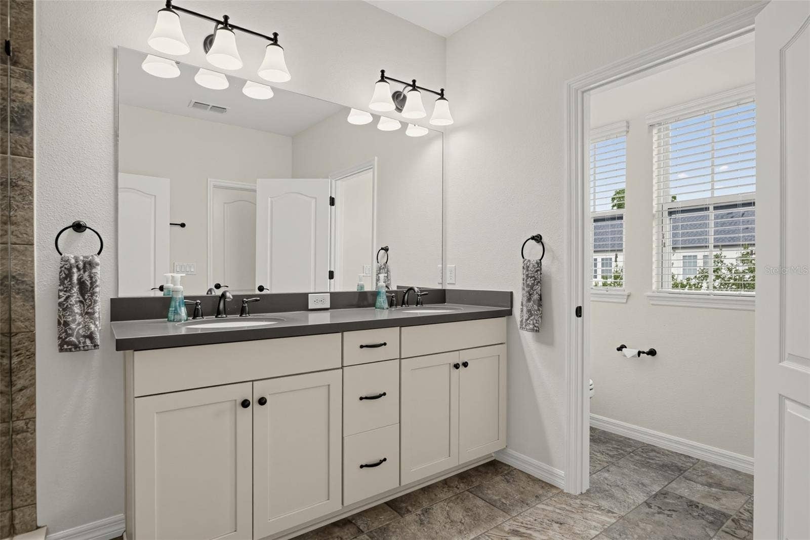 885 TARAMUNDI DRIVE, Oviedo, FL 32765 885 TARAMUNDI DRIVE, Oviedo, FL 32765