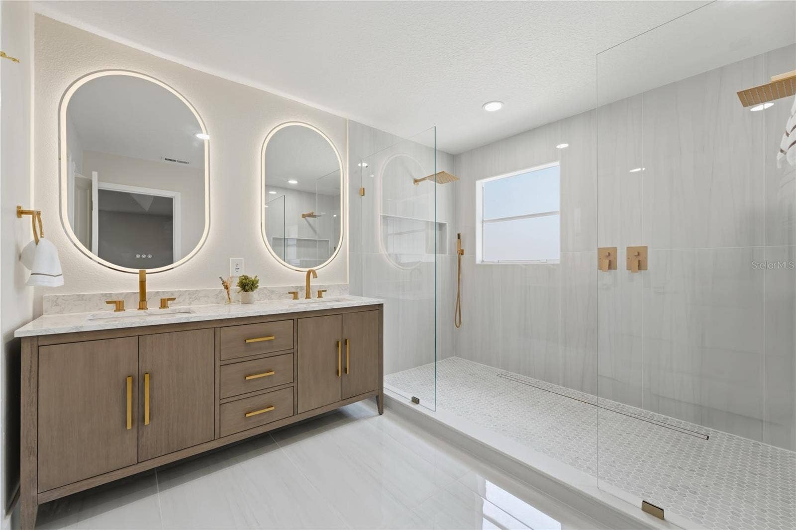 13044 BELLERIVE LANE, Orlando, FL 32828 Master spa featuring double vanity with marblecountertop