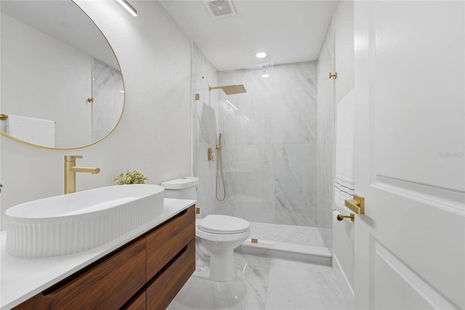 13044 BELLERIVE LANE, Orlando, FL 32828 2nd Floor Bathroom
