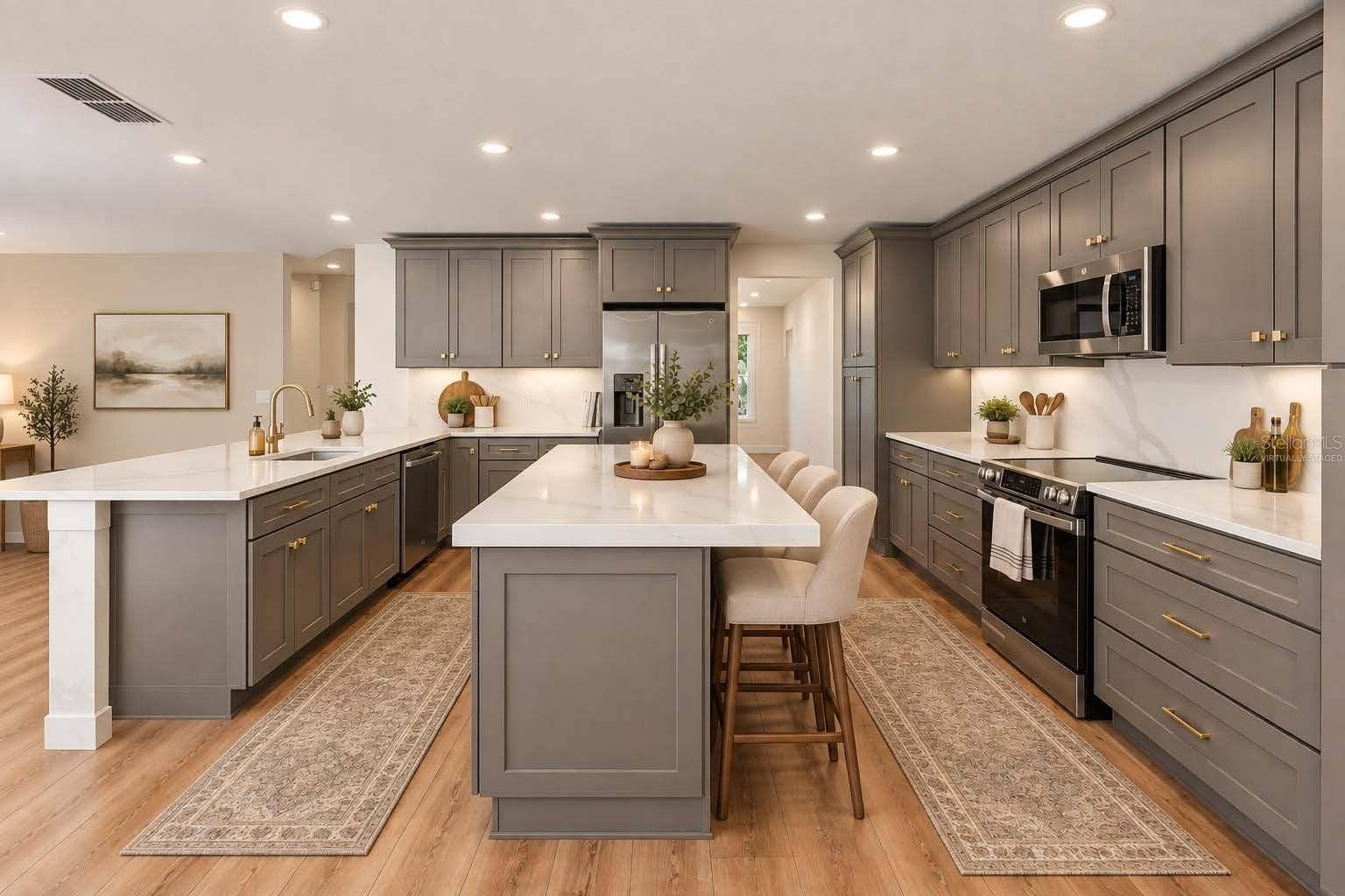13044 BELLERIVE LANE, Orlando, FL 32828 Virtually staged to show bartop seating