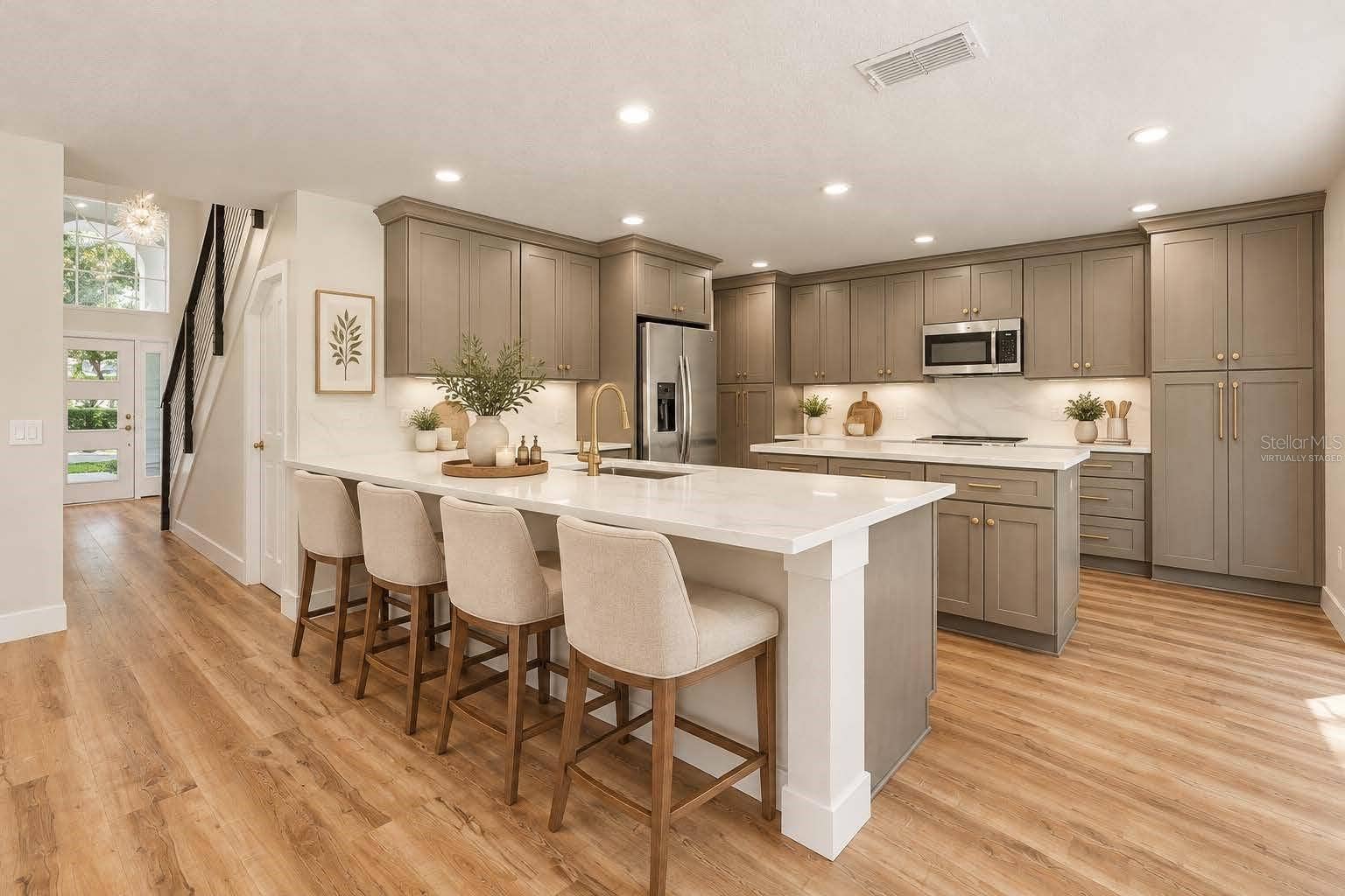 13044 BELLERIVE LANE, Orlando, FL 32828 Virtually staged to show potential for custom built-in seating