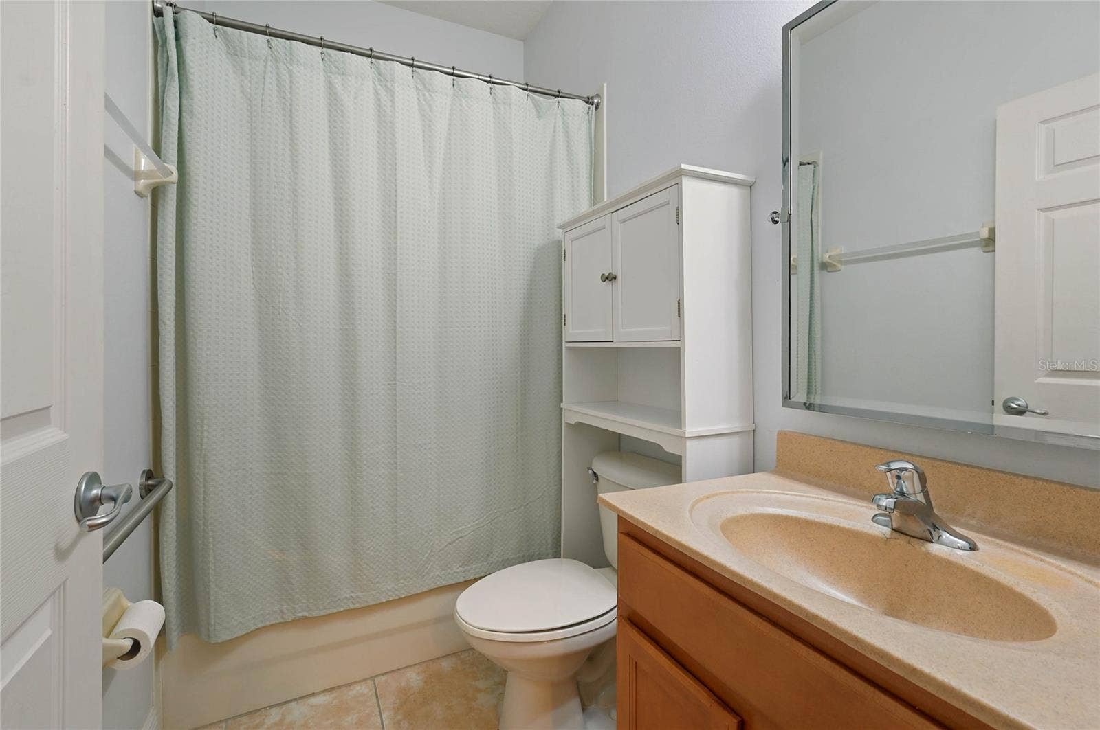 5326 CHATAS LANE, Orlando, FL 32814 Guest bath