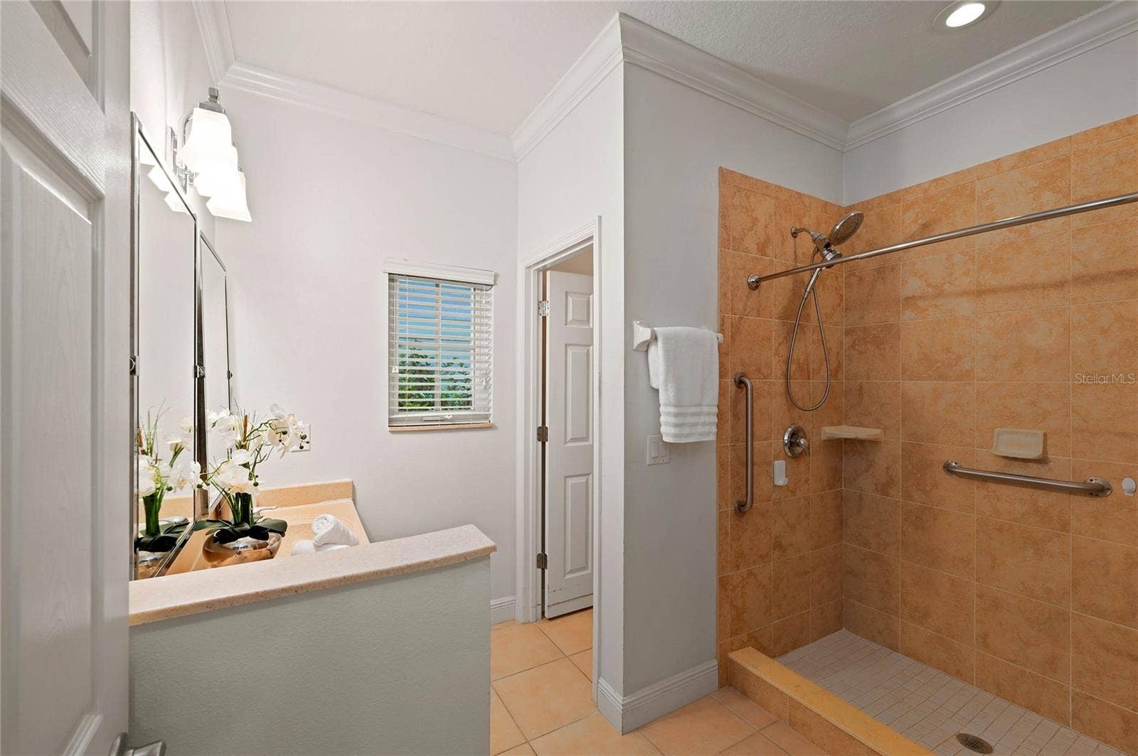 5326 CHATAS LANE, Orlando, FL 32814 Primary bath