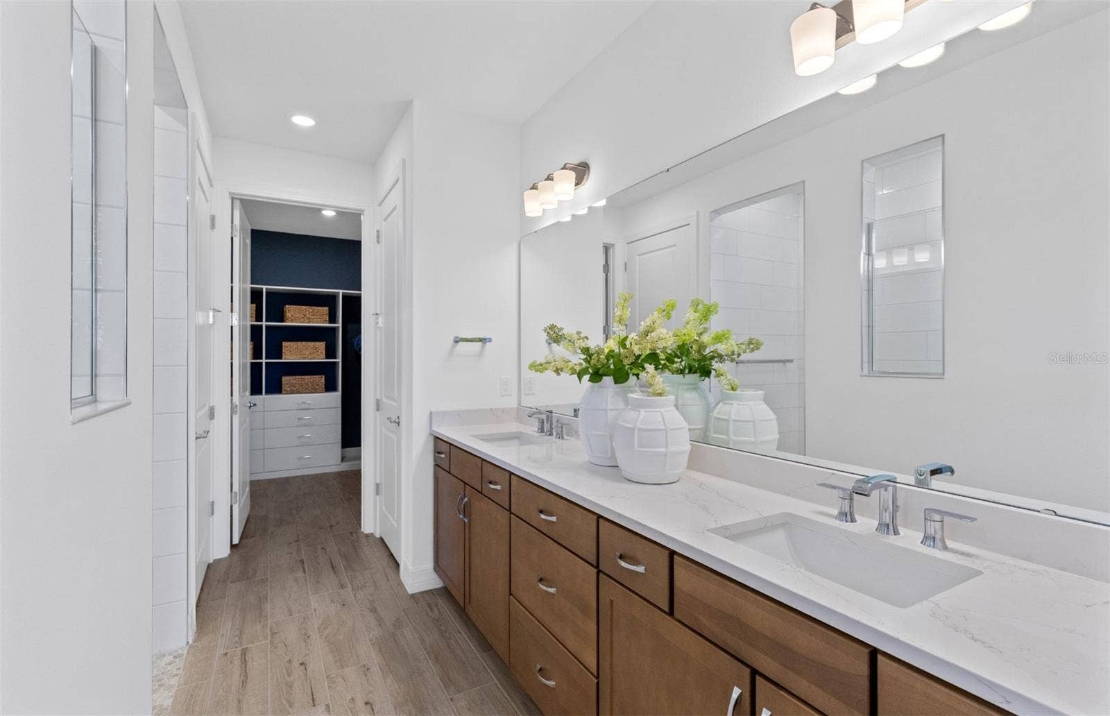 2579 CLEAR NIGHT AVENUE, Kissimmee, FL 34744 Model Home Design Only. Pictures and furnishings are for illustrative purposes only. Elevations, colors and options may vary. Furniture is for model home staging only.