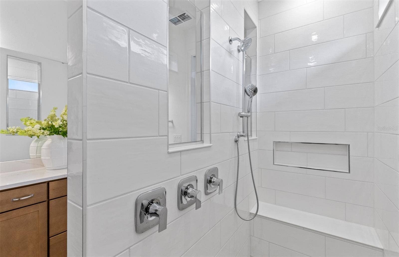 2579 CLEAR NIGHT AVENUE, Kissimmee, FL 34744 Model Home Design Only. Pictures and furnishings are for illustrative purposes only. Elevations, colors and options may vary. Furniture is for model home staging only.
