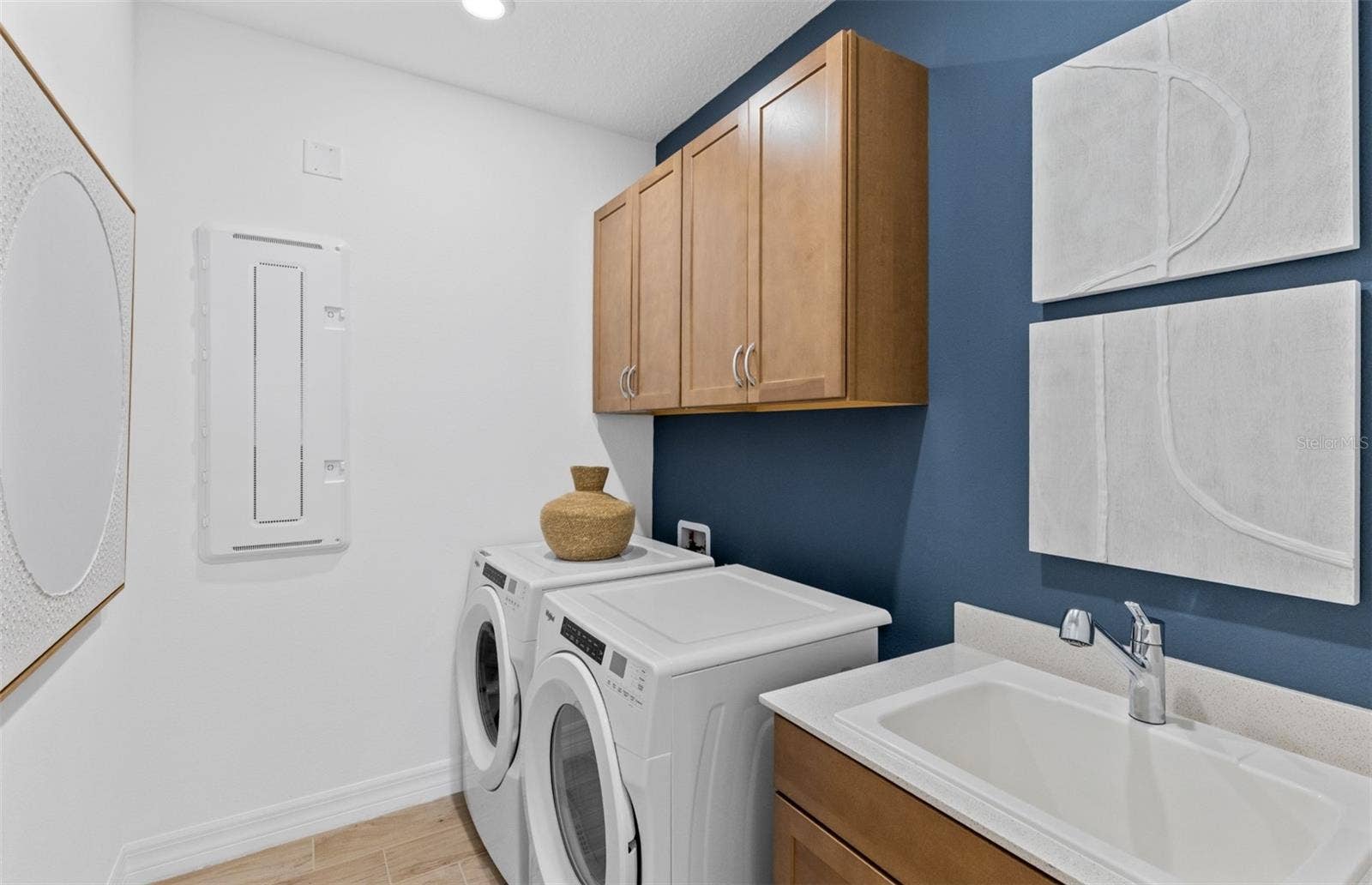 2579 CLEAR NIGHT AVENUE, Kissimmee, FL 34744 Model Home Design Only. Pictures and furnishings are for illustrative purposes only. Elevations, colors and options may vary. Furniture is for model home staging only.