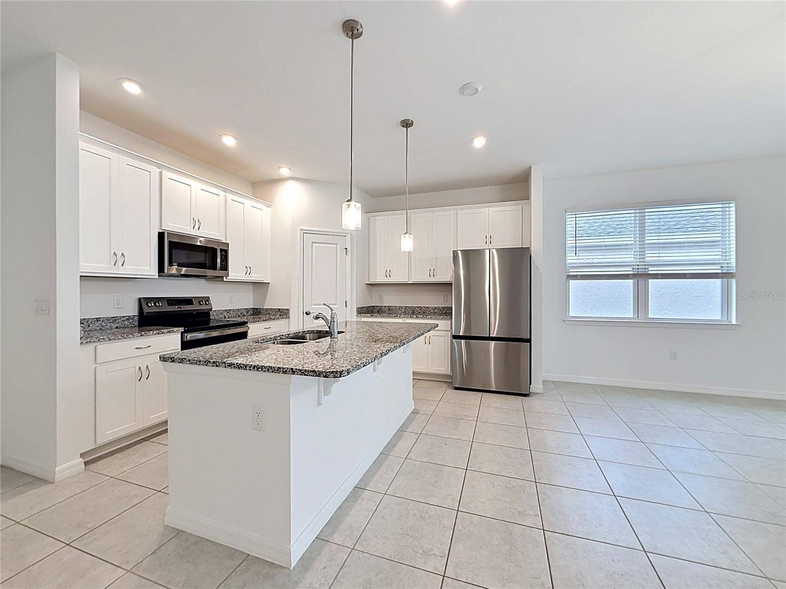 418 QUAYSIDE AVE AVENUE, Mascotte, FL 34753