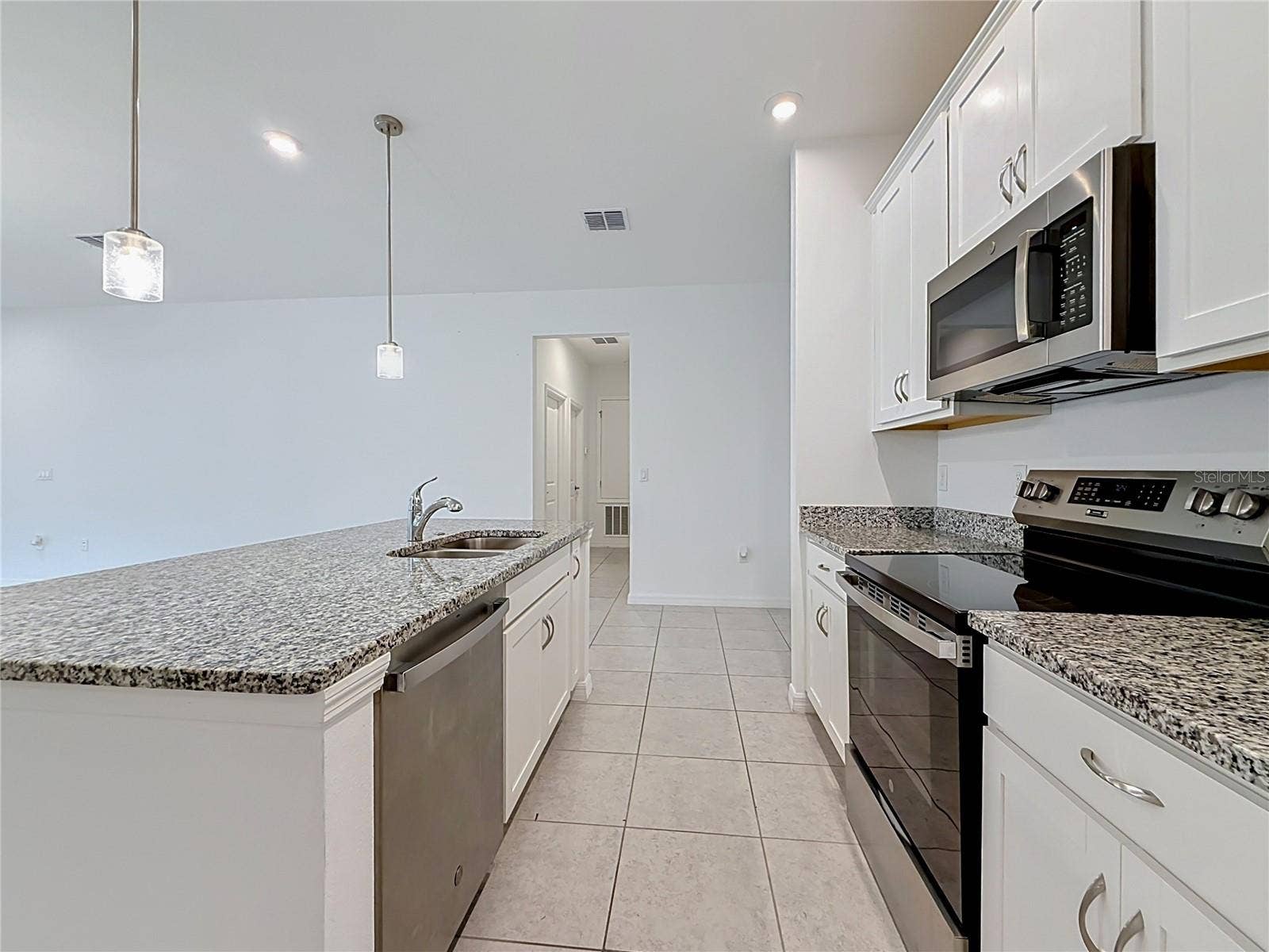 418 QUAYSIDE AVE AVENUE, Mascotte, FL 34753