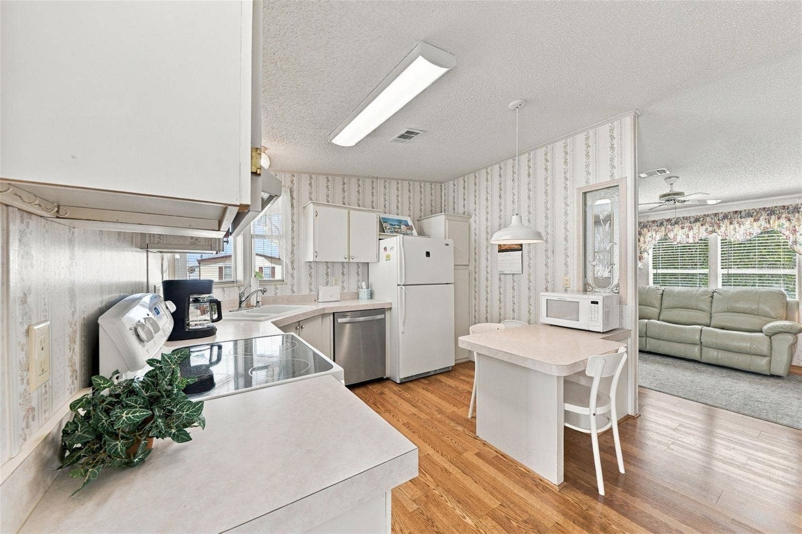 122 DOUGLAS PARK AVENUE, Davenport, FL 33897 122 DOUGLAS PARK AVENUE, Davenport, FL 33897