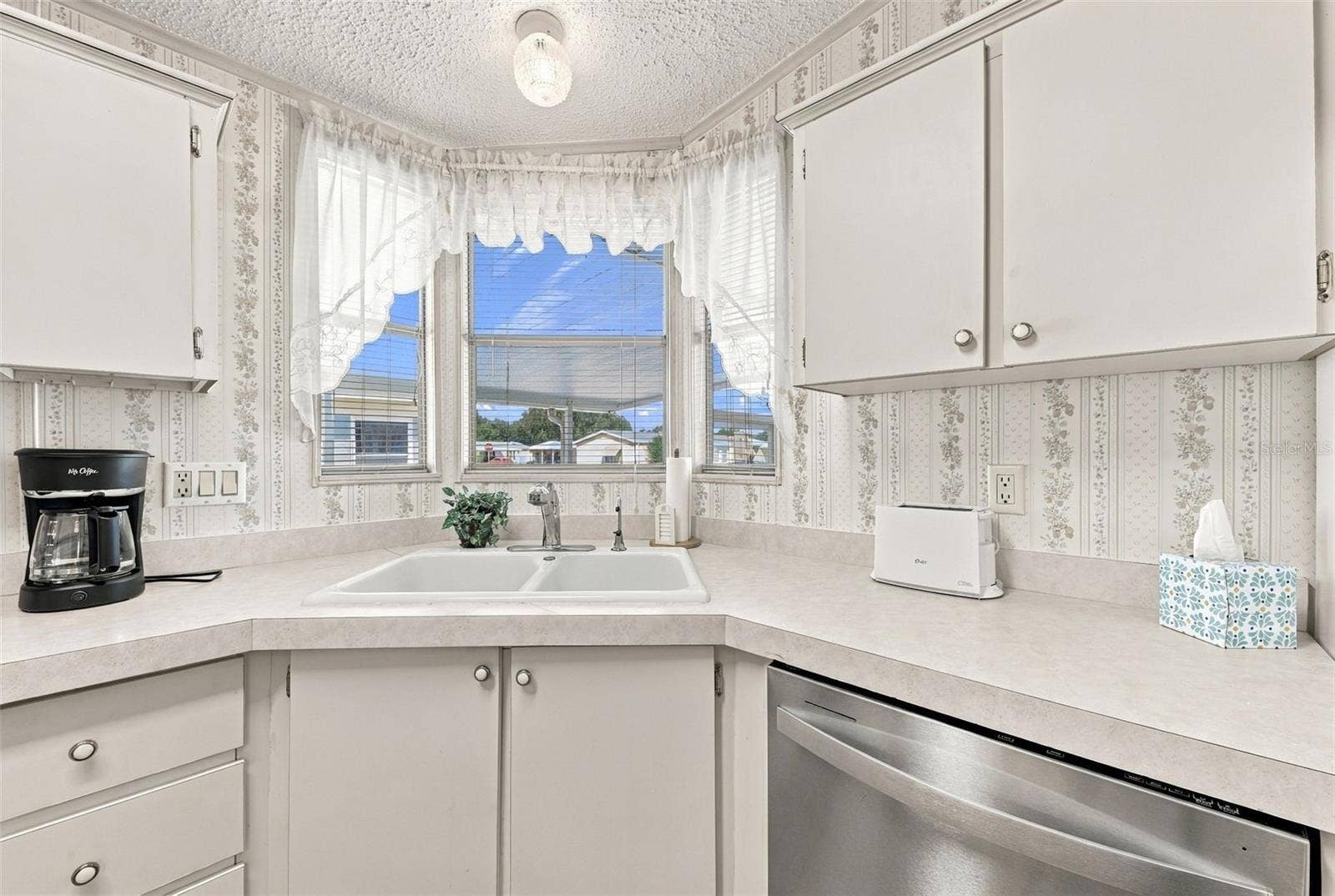 122 DOUGLAS PARK AVENUE, Davenport, FL 33897 122 DOUGLAS PARK AVENUE, Davenport, FL 33897