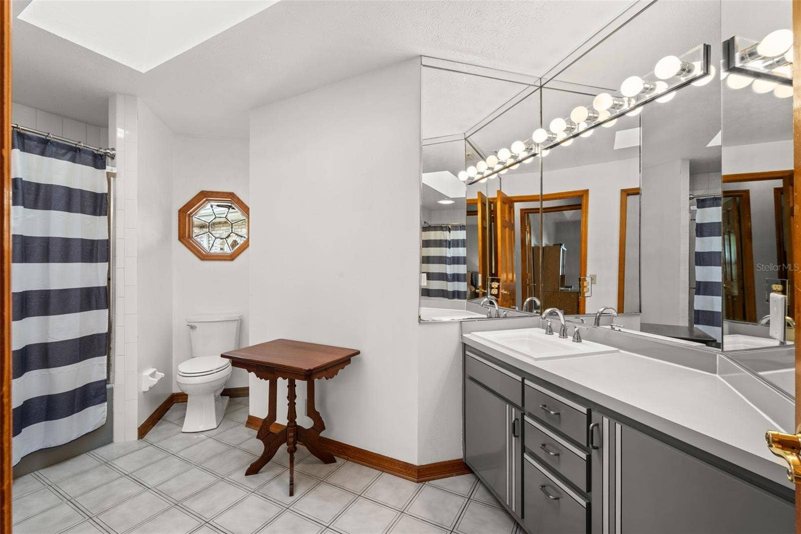 2nd Full Bathroom