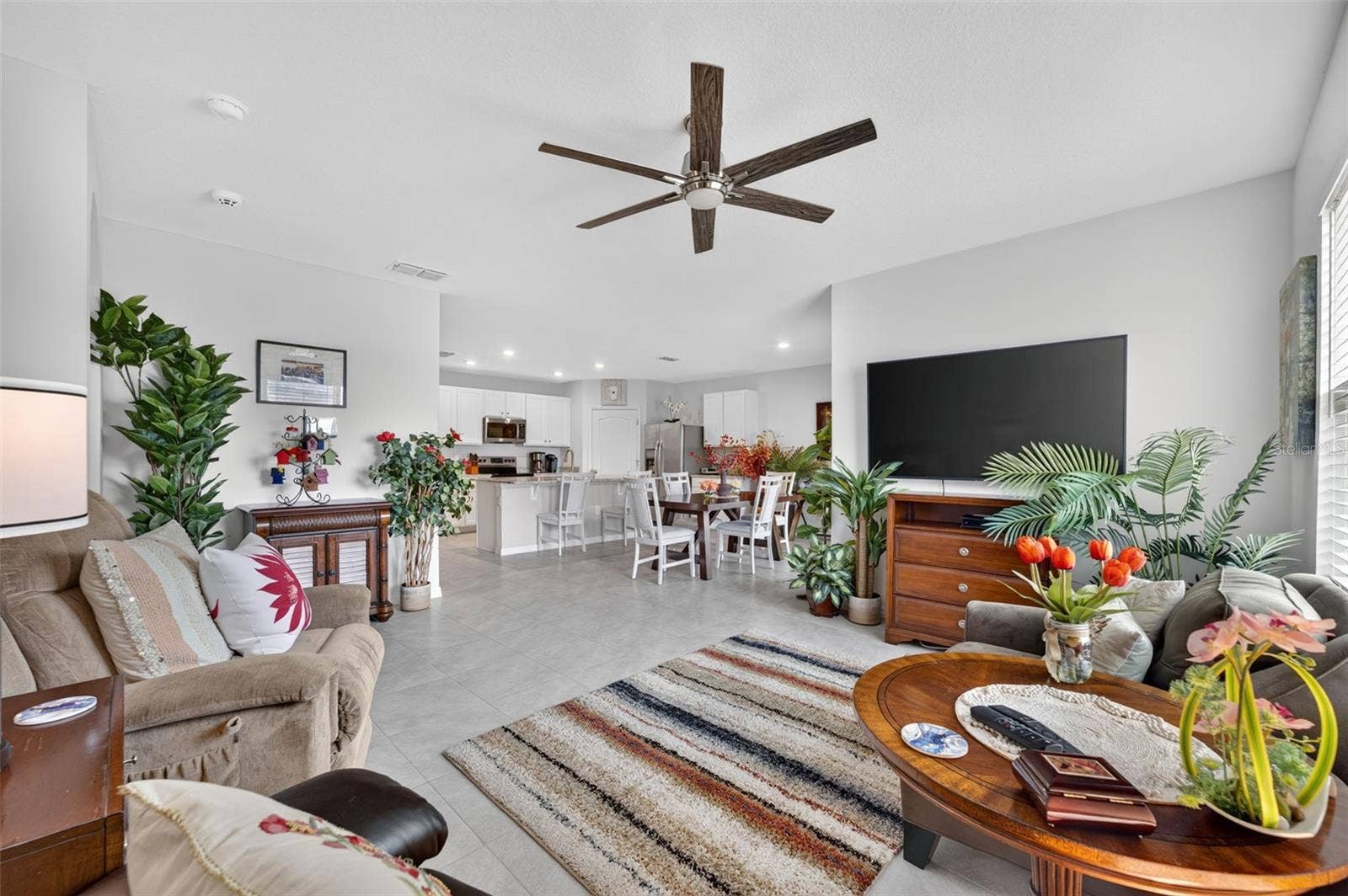 4367 LOOKING GLASS PLACE, Sanford, FL 32771 Spacious Living Room