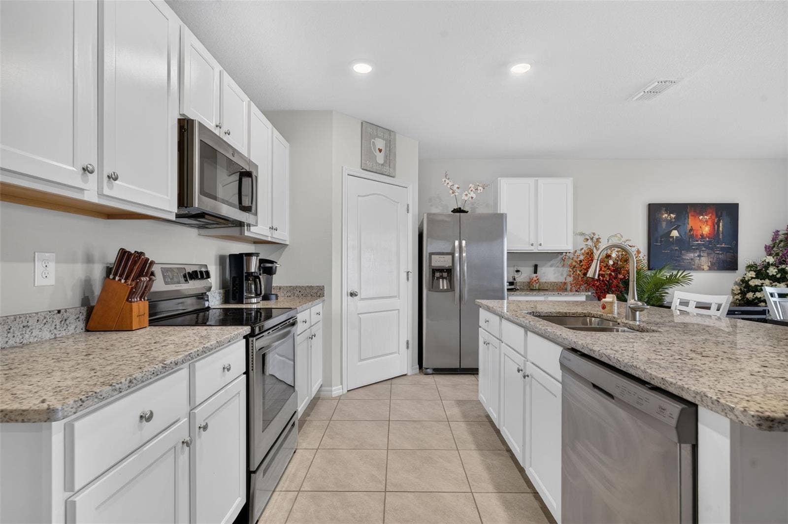 4367 LOOKING GLASS PLACE, Sanford, FL 32771 Kitchen w/ Granite Counters
