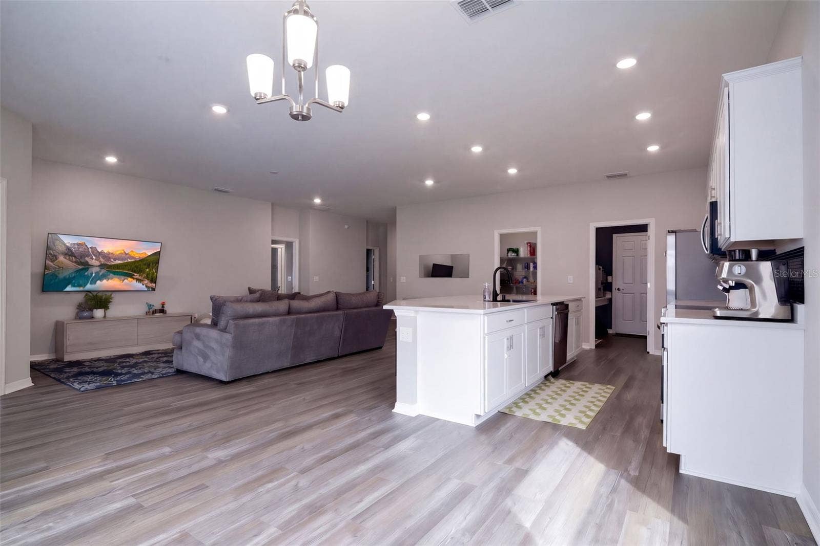 1104 MOUNTAIN FLOWER LANE,, Davenport, FL 33837