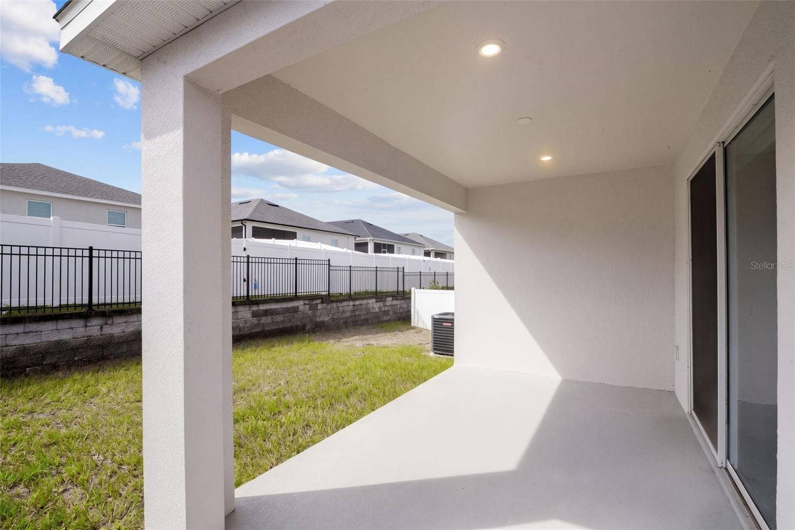 1104 MOUNTAIN FLOWER LANE,, Davenport, FL 33837