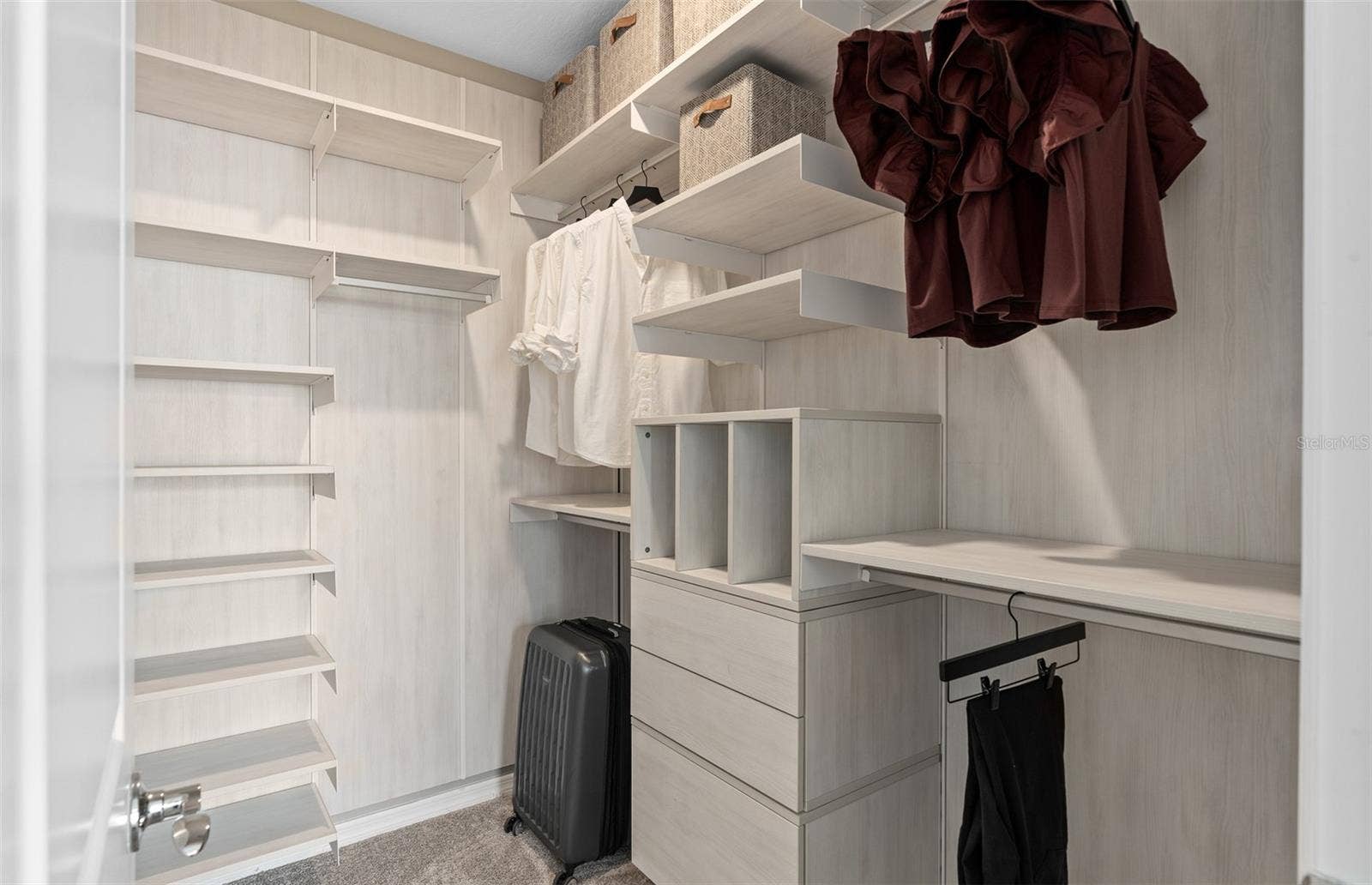 10969 HEATHER HAVEN STREET, Orlando, FL 32829 Model Home Design Only. Pictures and furnishings are for illustrative purposes only. Elevations, colors and options may vary. Furniture is for model home staging only.