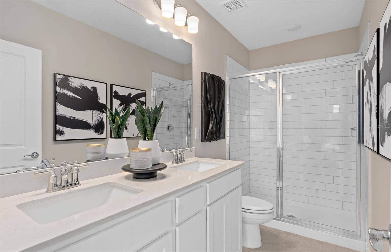 10969 HEATHER HAVEN STREET, Orlando, FL 32829 Model Home Design Only. Pictures and furnishings are for illustrative purposes only. Elevations, colors and options may vary. Furniture is for model home staging only.