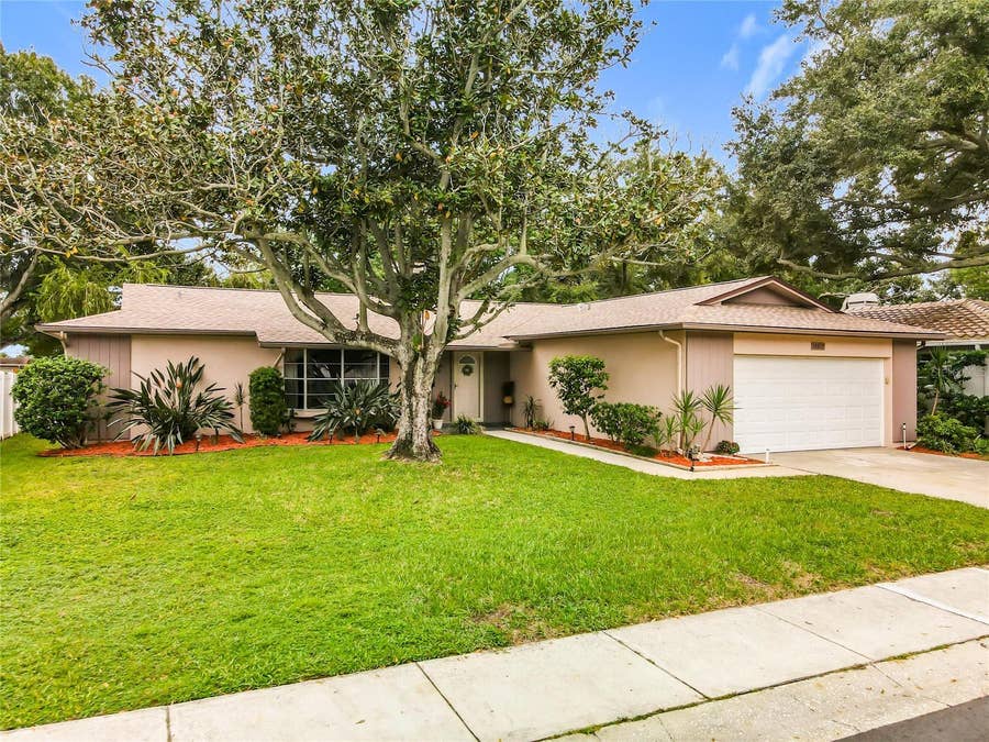 Property photo for 10617 SEMINOLE FOREST STREET E, Seminole, FL