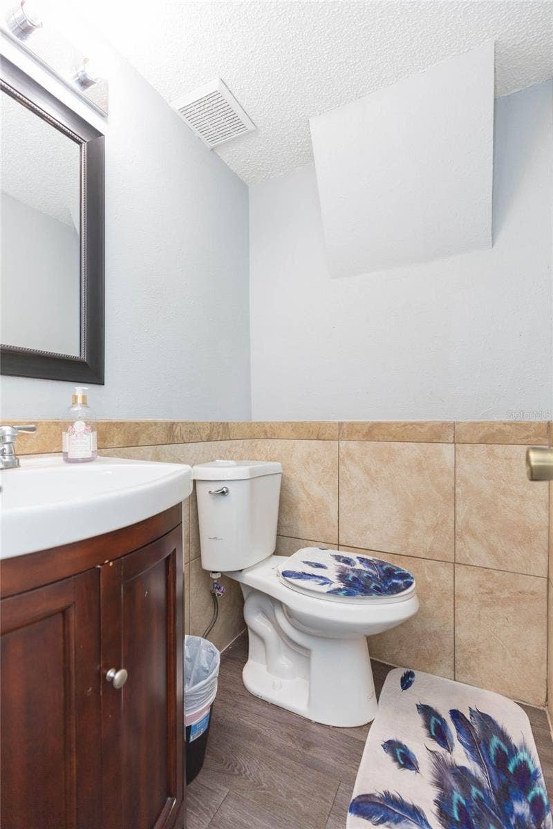 1718 E MULBERRY DRIVE, Tampa, FL 33604 1718 E MULBERRY DRIVE, Tampa, FL 33604