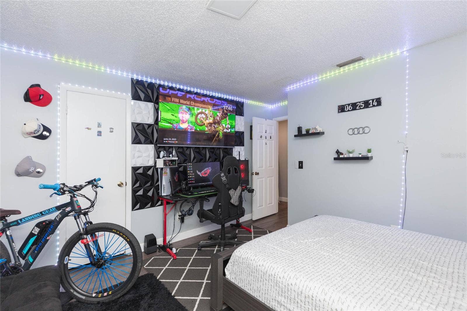 1718 E MULBERRY DRIVE, Tampa, FL 33604 1718 E MULBERRY DRIVE, Tampa, FL 33604