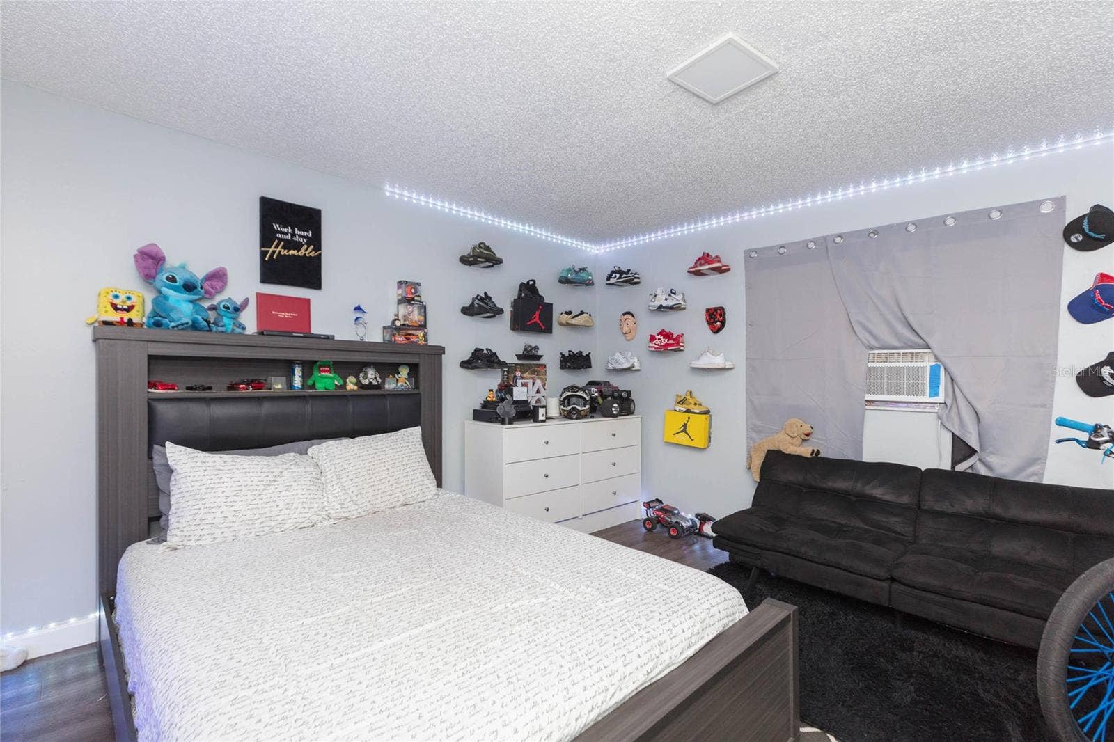 1718 E MULBERRY DRIVE, Tampa, FL 33604 1718 E MULBERRY DRIVE, Tampa, FL 33604