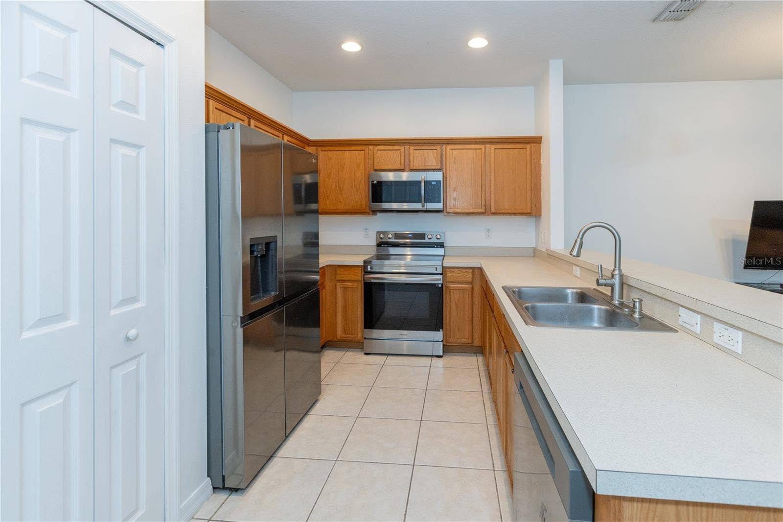 2852 TANZANITE TERRACE, Kissimmee, FL 34758 Kitchen